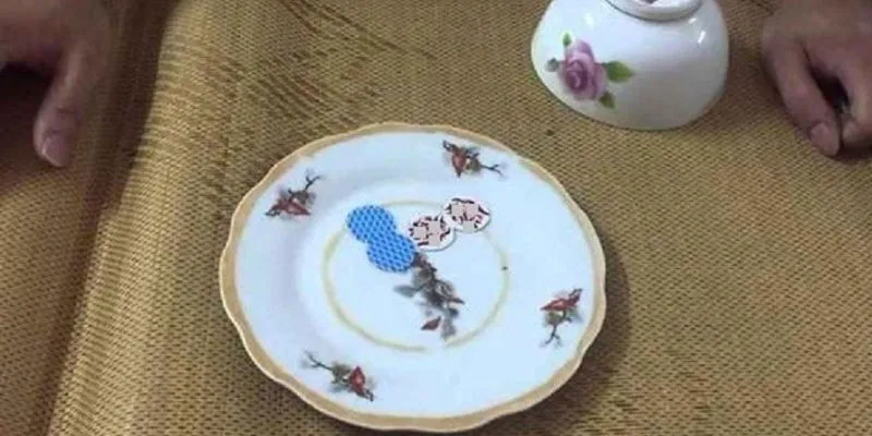 Những cách nhận diện chiêu trò xóc đĩa bịp